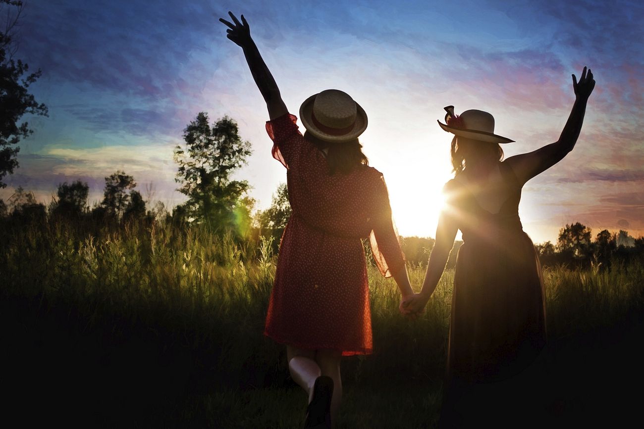 Friends traveling together